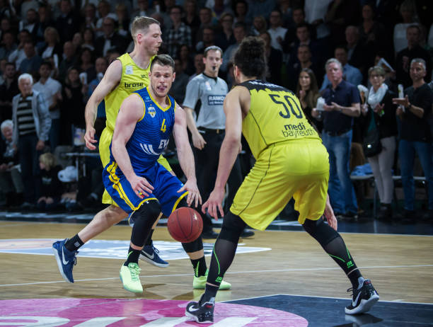 向教练和球 向教练和球